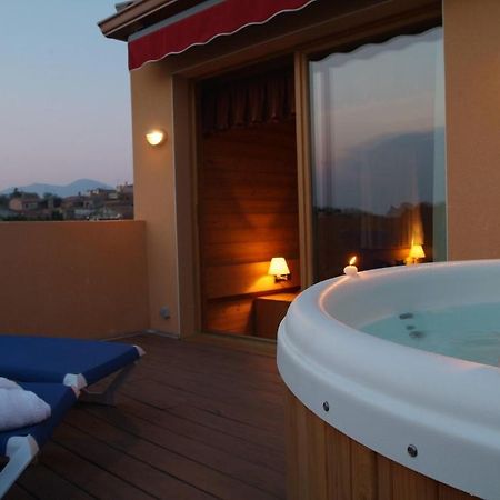 Hotel La Placa Garriguella Chambre photo