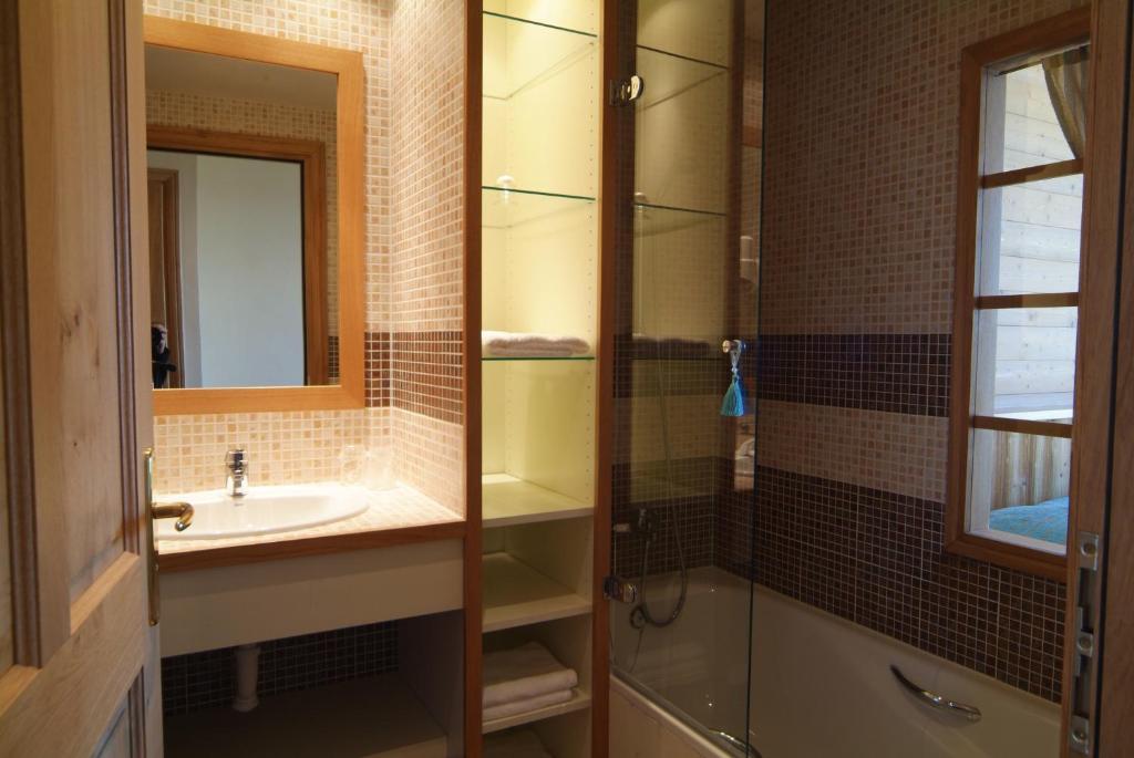 Hotel La Placa Garriguella Chambre photo