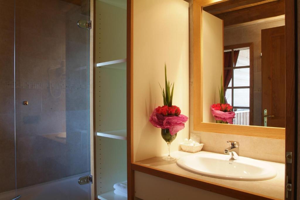 Hotel La Placa Garriguella Chambre photo