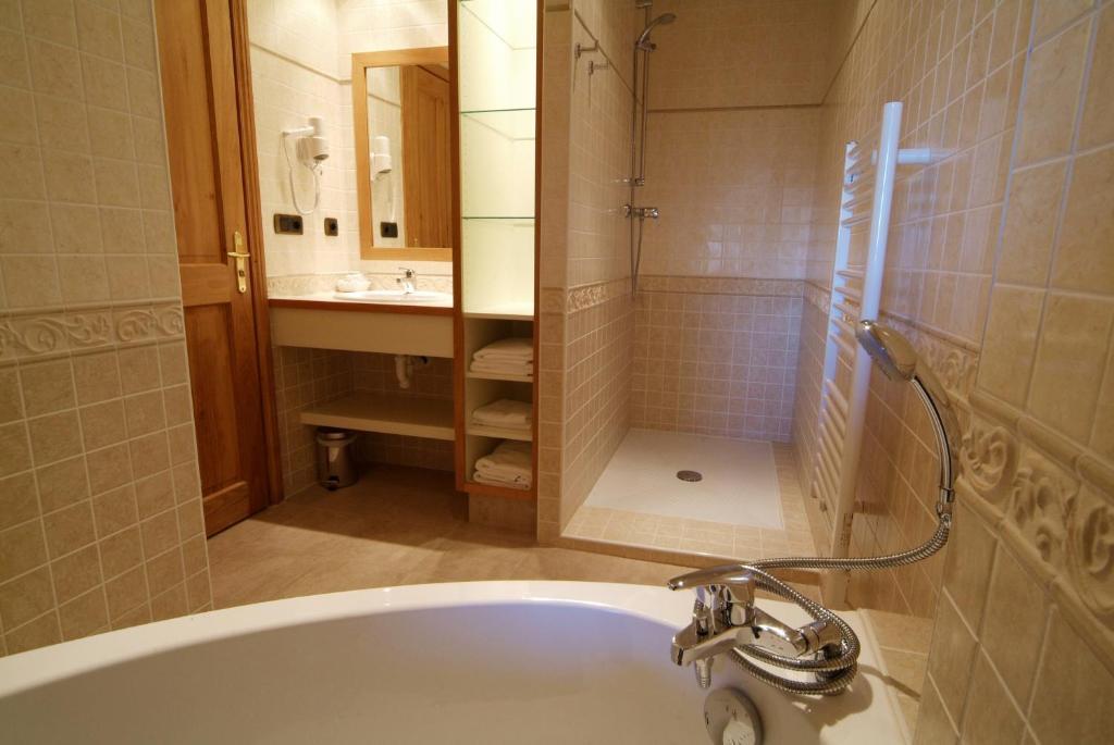 Hotel La Placa Garriguella Chambre photo