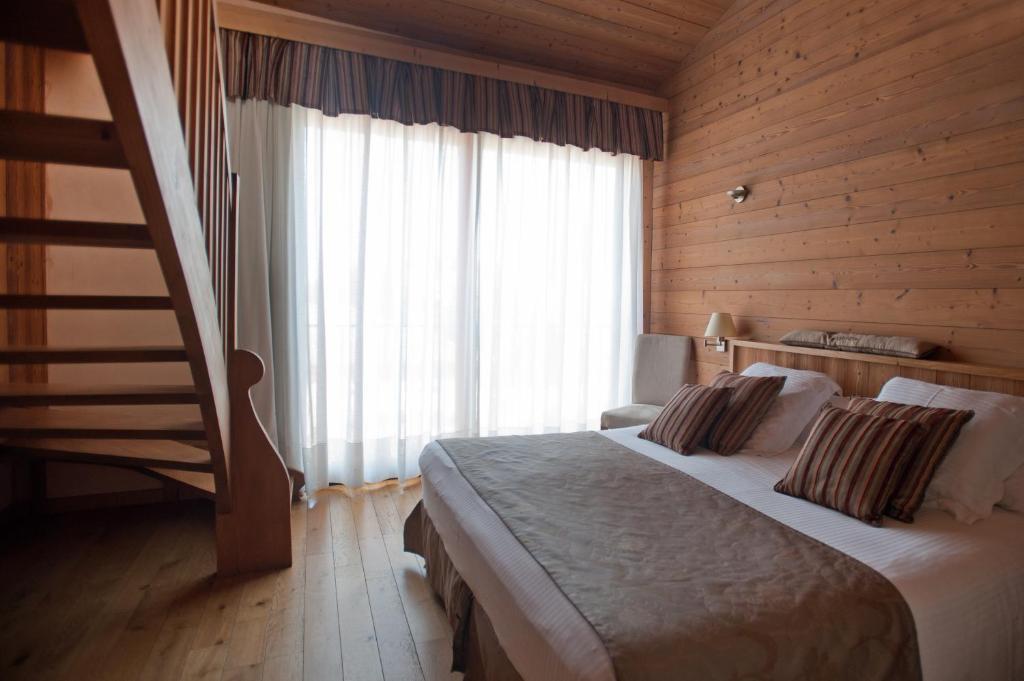 Hotel La Placa Garriguella Chambre photo