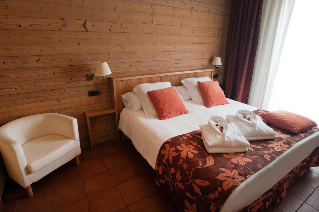 Hotel La Placa Garriguella Chambre photo