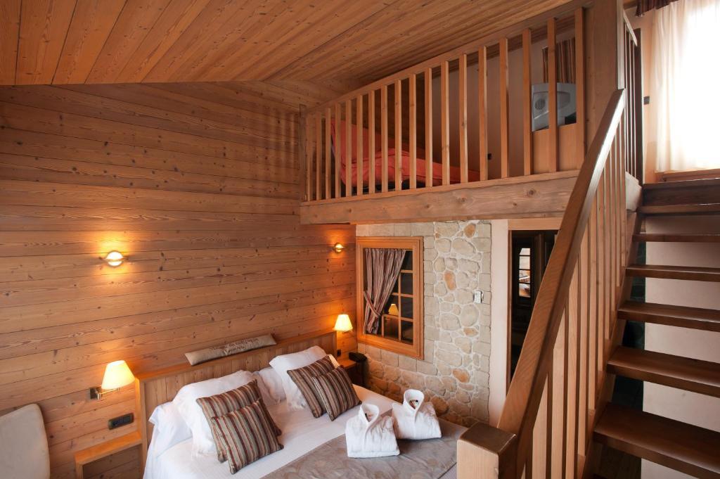Hotel La Placa Garriguella Chambre photo